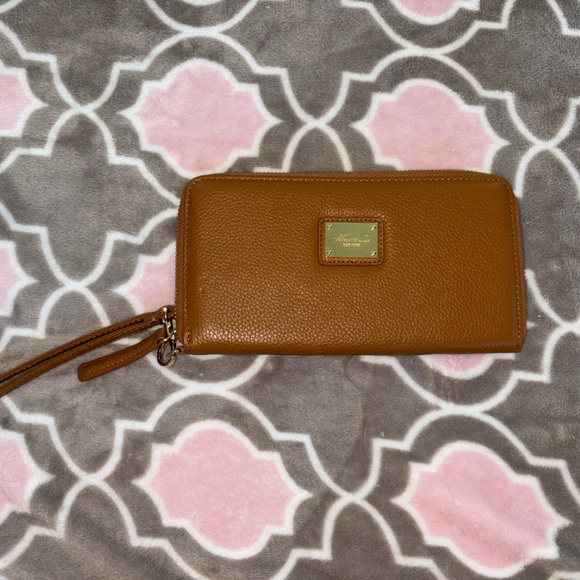 Kenneth Cole Tan Brown Wristlet Zip Clutch Faux Leather NWOT - Picture 2 of 6